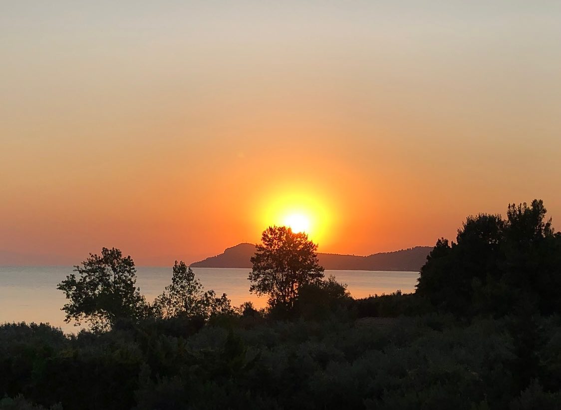 Solnedgången på Kassandra är magiskt 💙🇬🇷
**************************
#kassandra #visitkassandra #visitgreece #greece #greecelover_gr #greece_travel #chalkidiki #travel #travelling #travellover #photo #instapic #sunset #sunsetlovers #travellife #travellifestyle #pellasinspiration #travelblog
