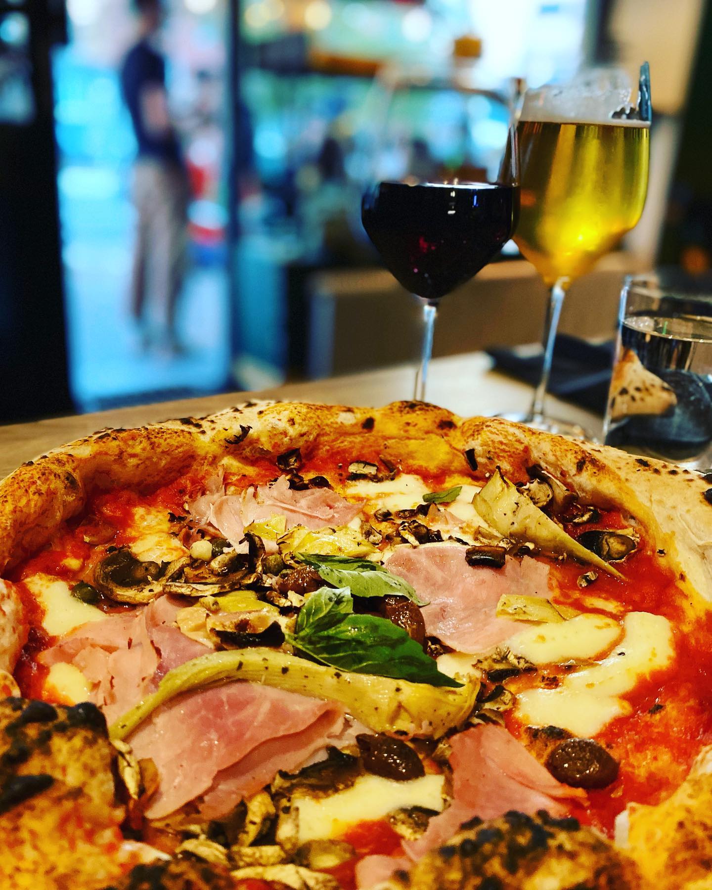 Vasastan bästa pizzor hittar ni på @magari.pizza 🍕
 En smak av Kampanien – "där den riktiga italienska pizzan föddes"💫💫💫
#napolifood #napolianskpizza #vasastan #foodlover #pizzatime #pizzanapoletana #foodblogger #foodphotography #lifestyleblogger #instafood #italen #italienstyle